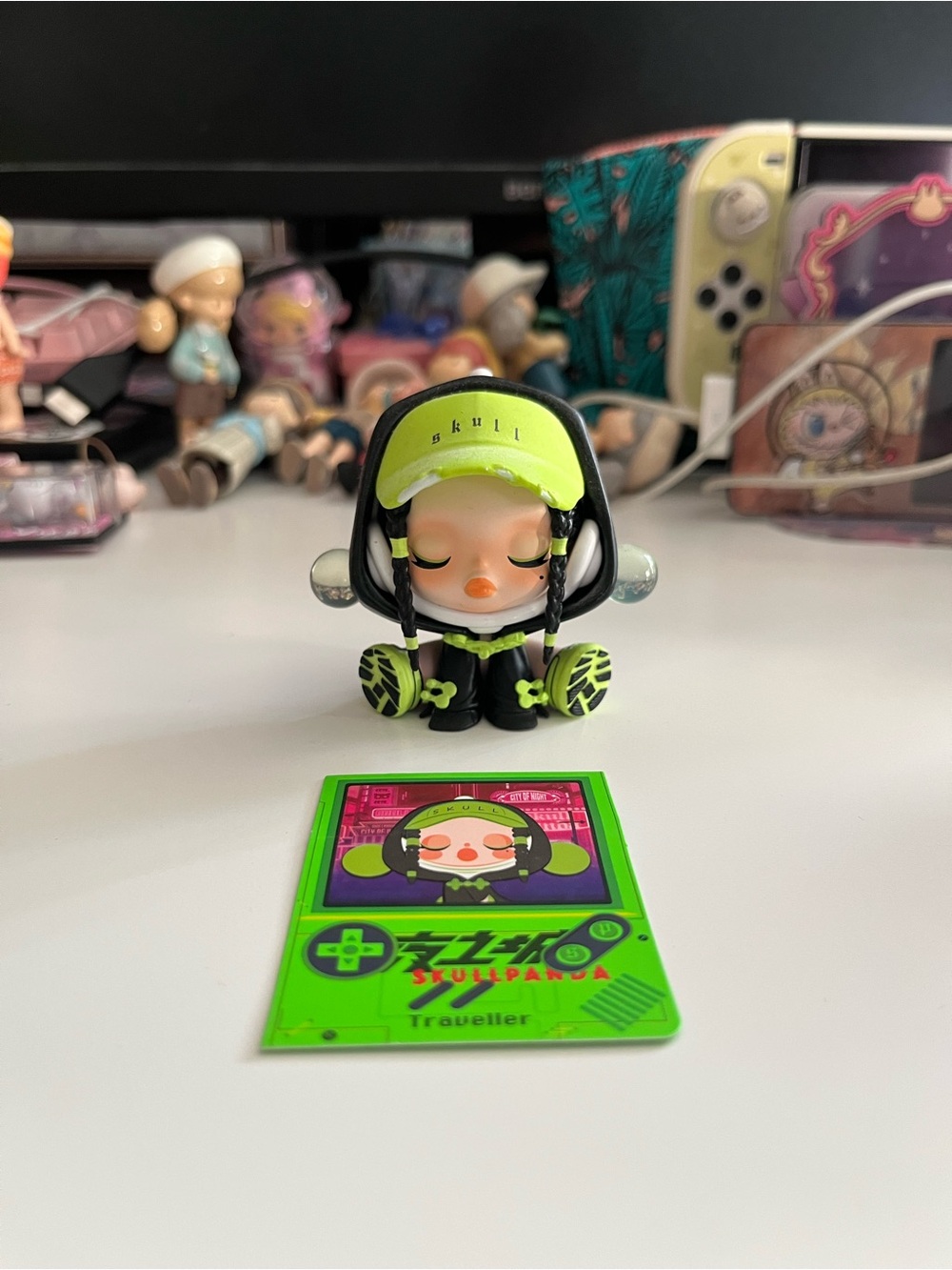 Pop Mart skullpanda figure traveller